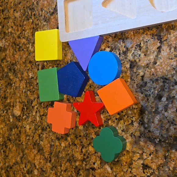Wooden shapes puzzle. - Picture 4 of 4